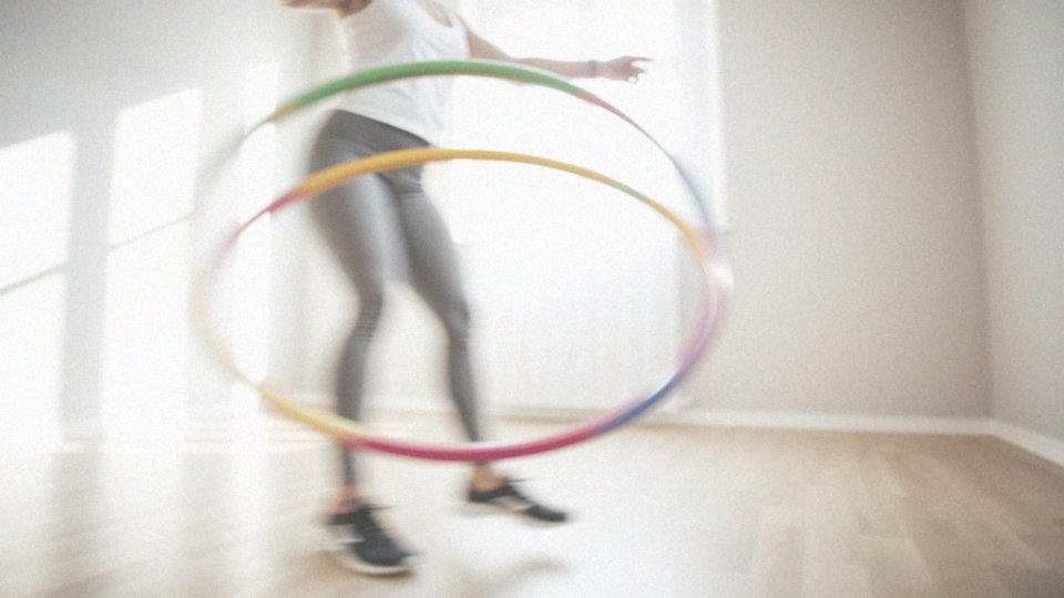 Jak kręcenie hula hop wpływa na kręgosłup lędźwiowy?